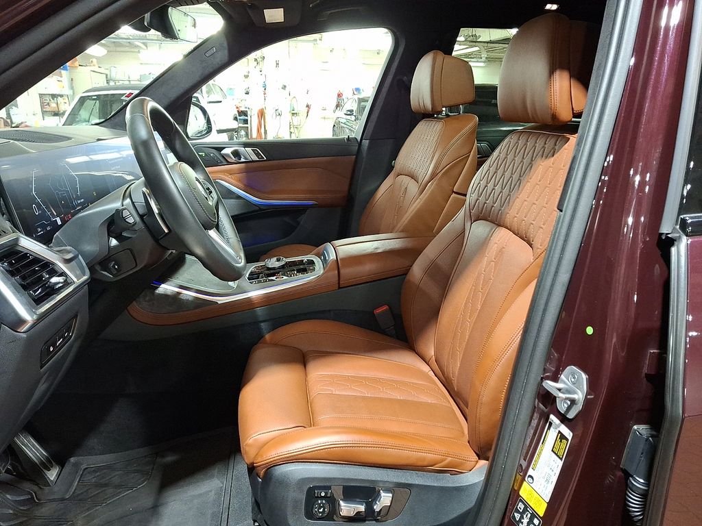 Thumbnail: 2024 BMW X7 - 10