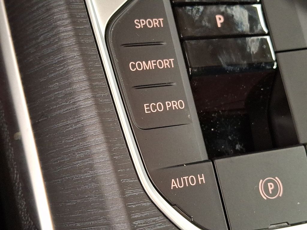 Thumbnail: 2025 BMW i4 - 22