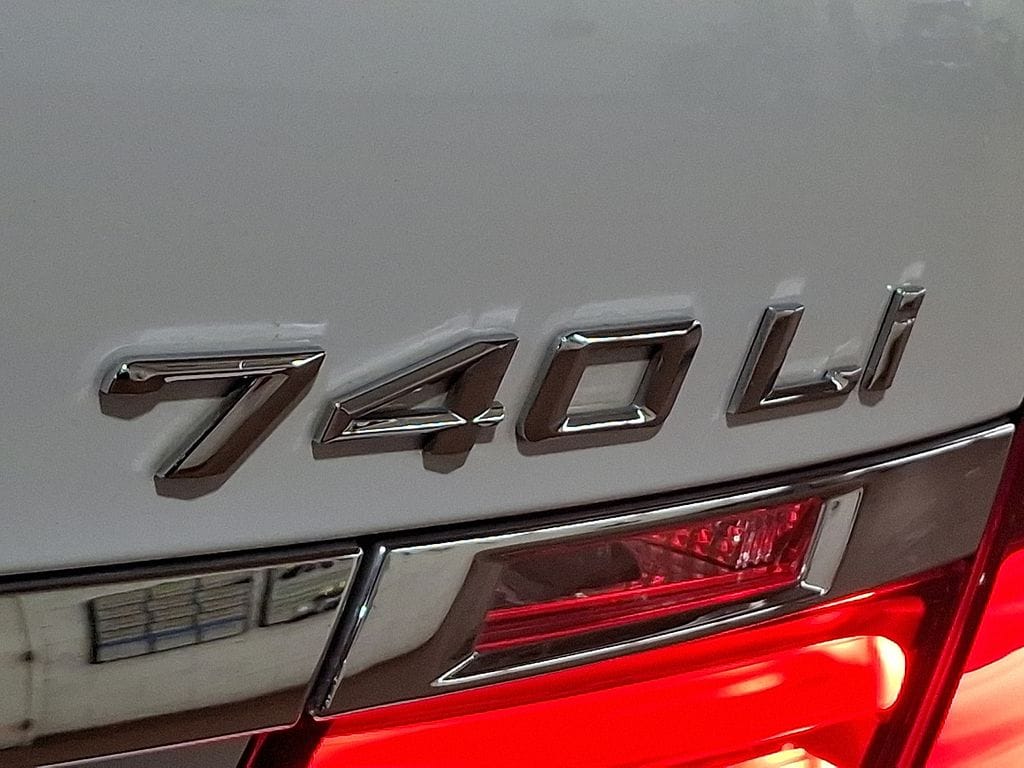 Thumbnail: 2015 BMW 7 Series - 23