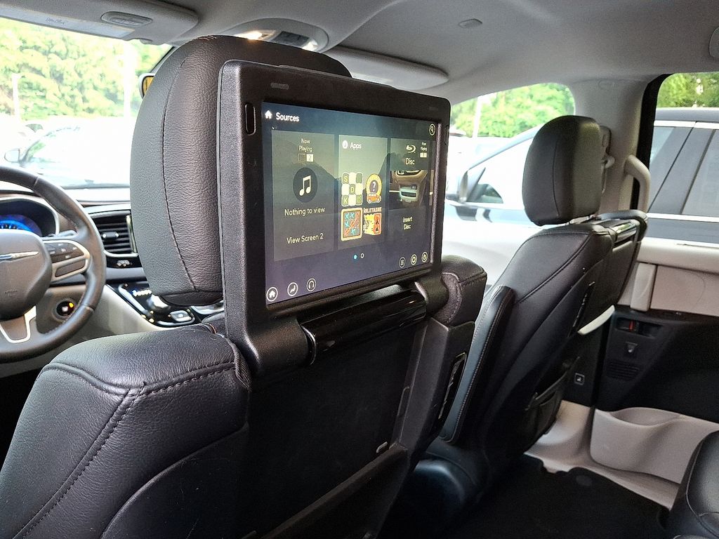 Thumbnail: 2017 Chrysler Pacifica - 7