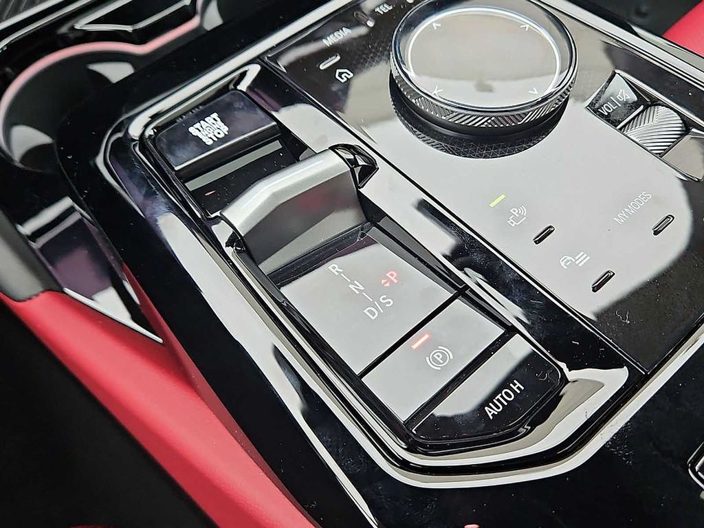 Thumbnail: 2026 BMW 5 Series - 33