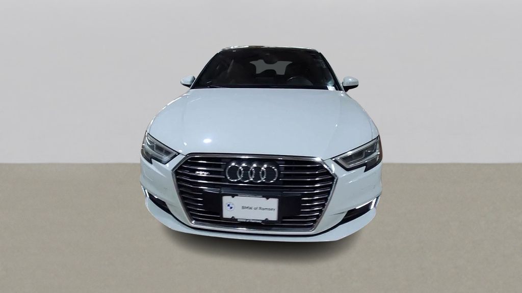 Thumbnail: 2018 Audi A3 e-tron - 3