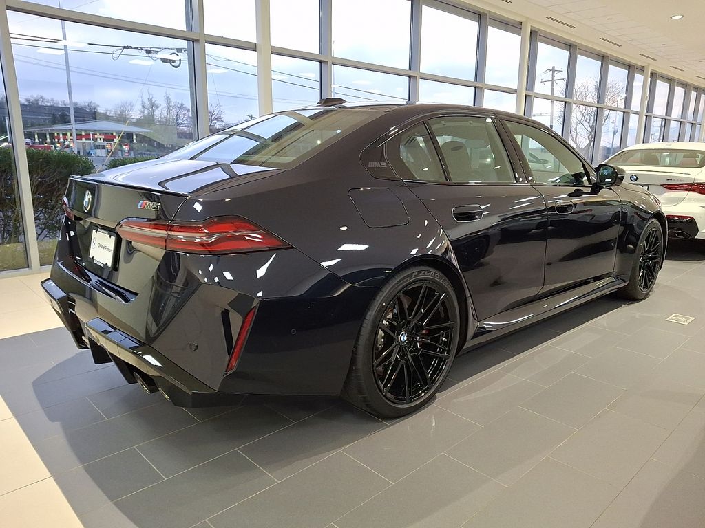 Thumbnail: 2026 BMW M5 - 3