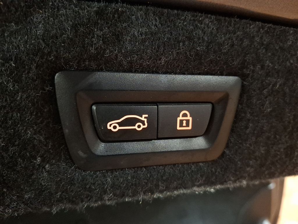 Thumbnail: 2022 BMW 5 Series - 24