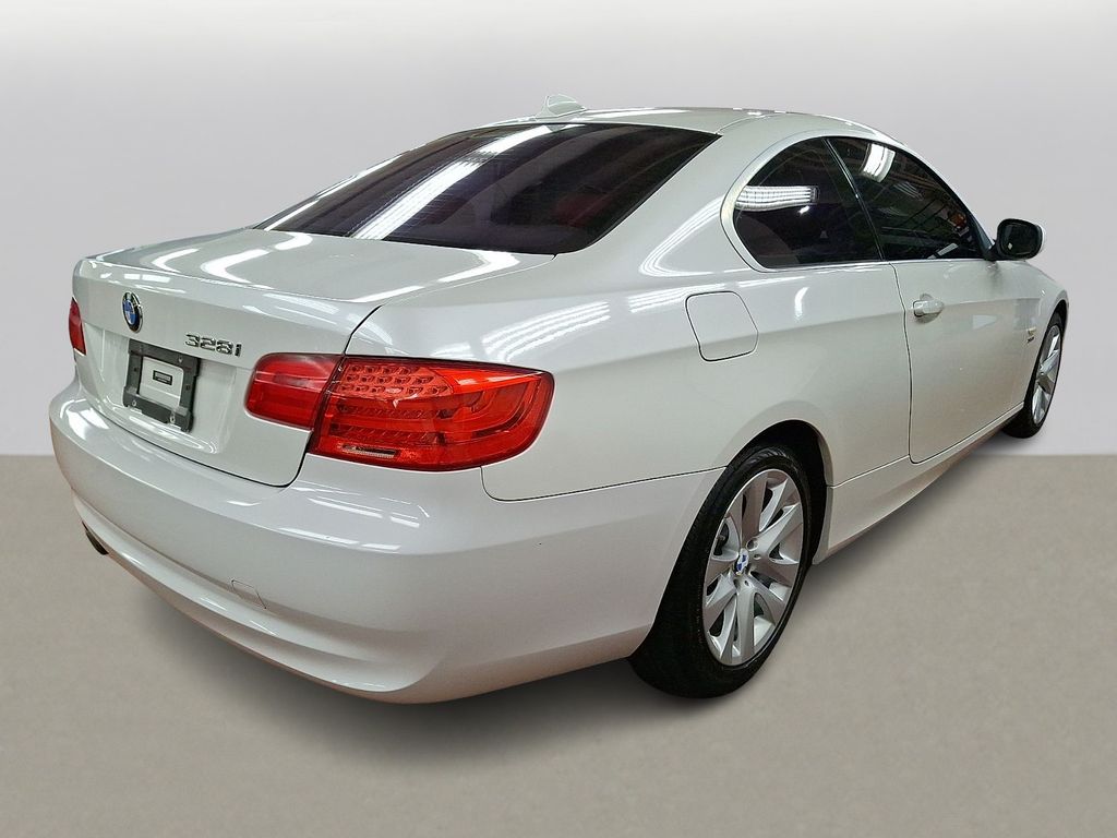 Thumbnail: 2011 BMW 3 Series - 4