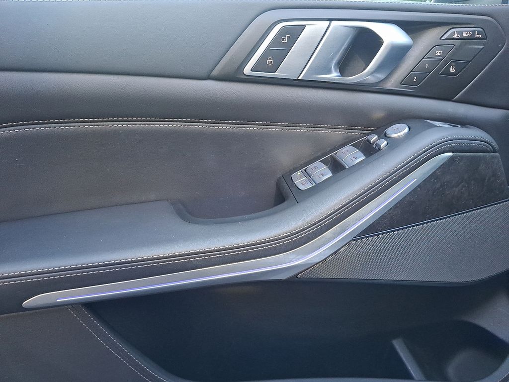 Thumbnail: 2023 BMW X7 - 9