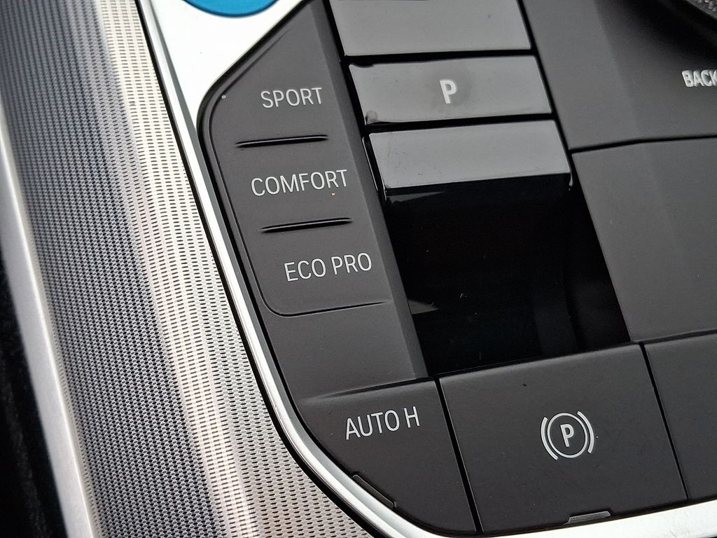 Thumbnail: 2023 BMW i4 - 21