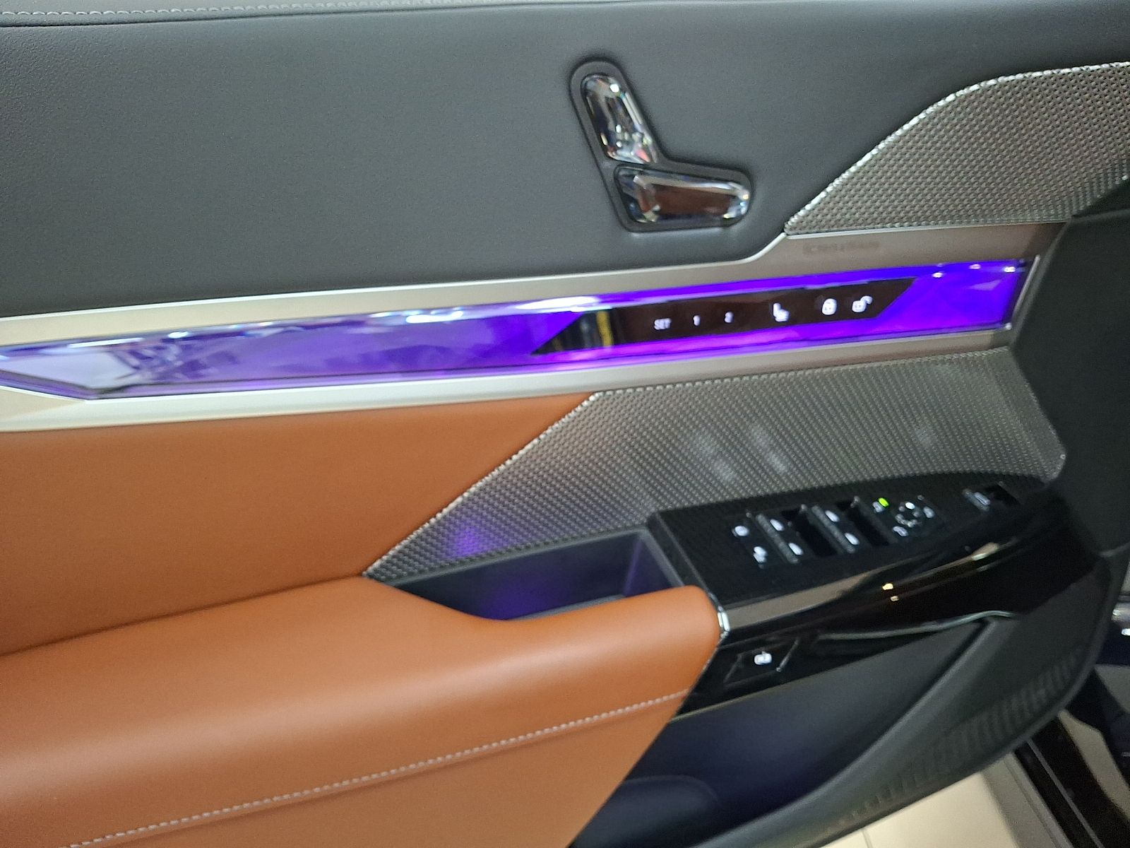 Thumbnail: 2025 BMW i7 - 8