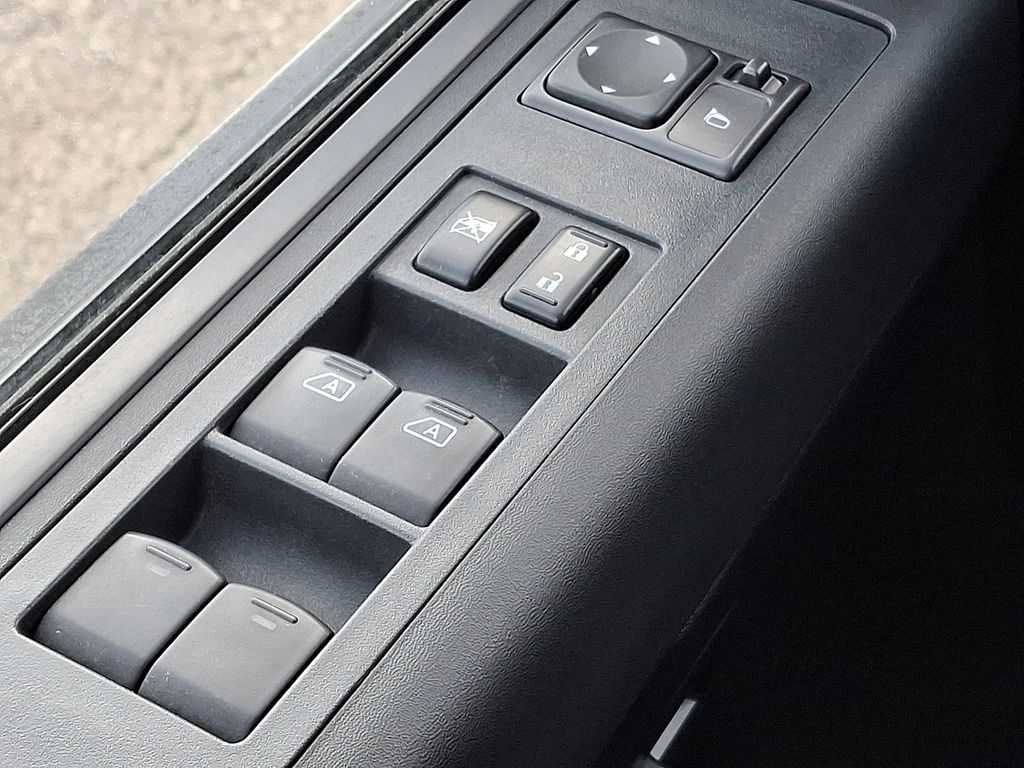 Thumbnail: 2014 Nissan Titan - 25