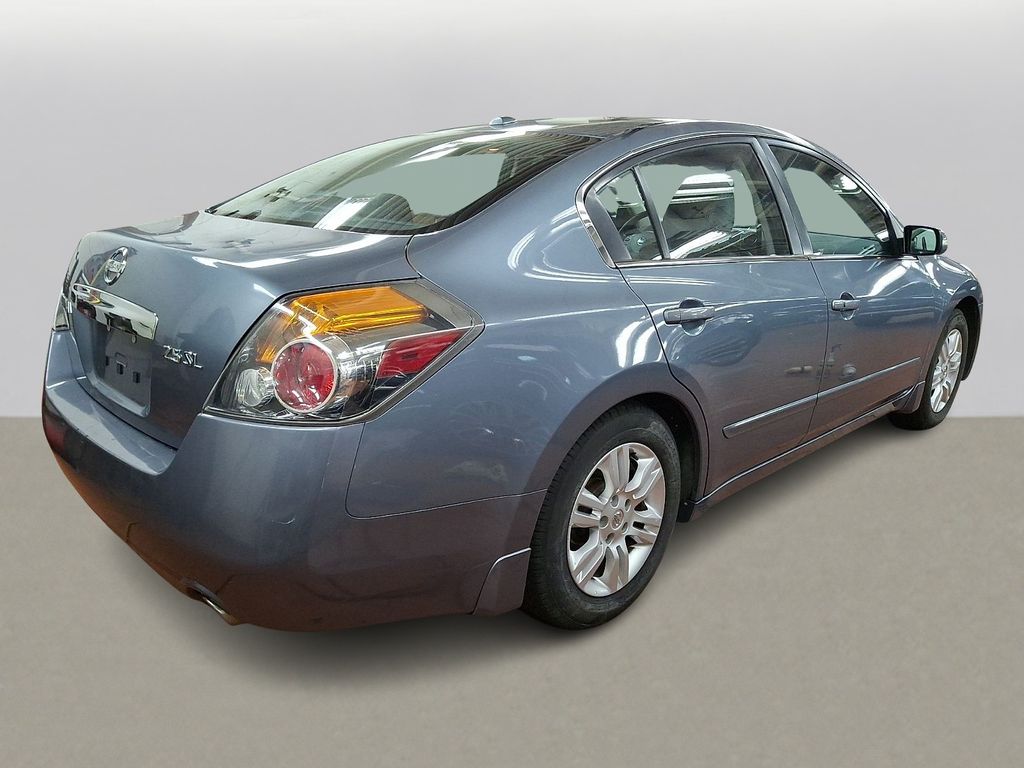Thumbnail: 2010 Nissan Altima - 4