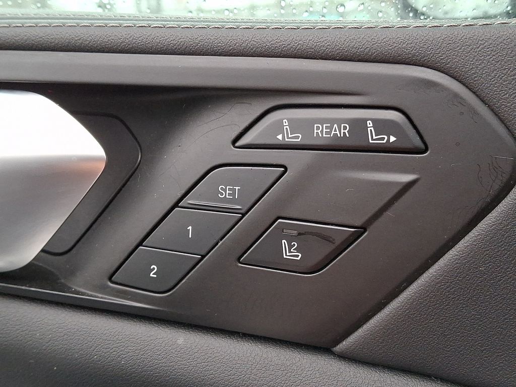 Thumbnail: 2023 BMW X7 - 25