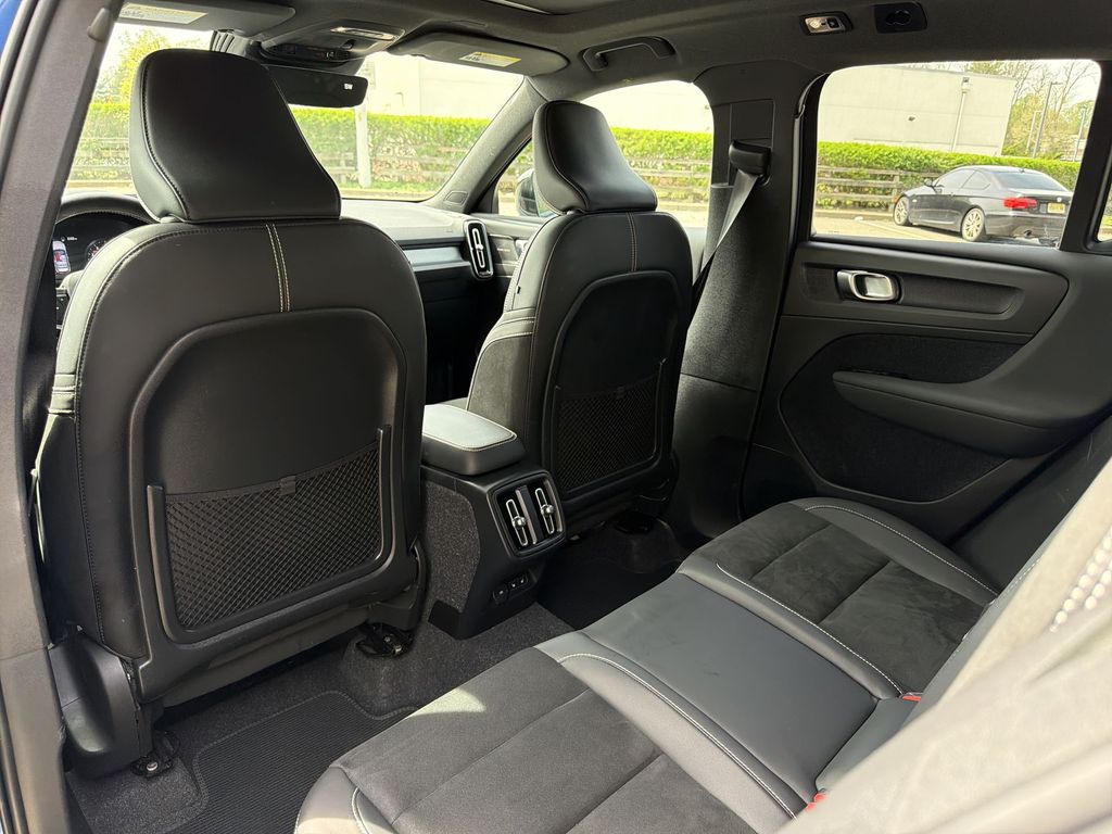 Thumbnail: 2021 Volvo XC40 - 20