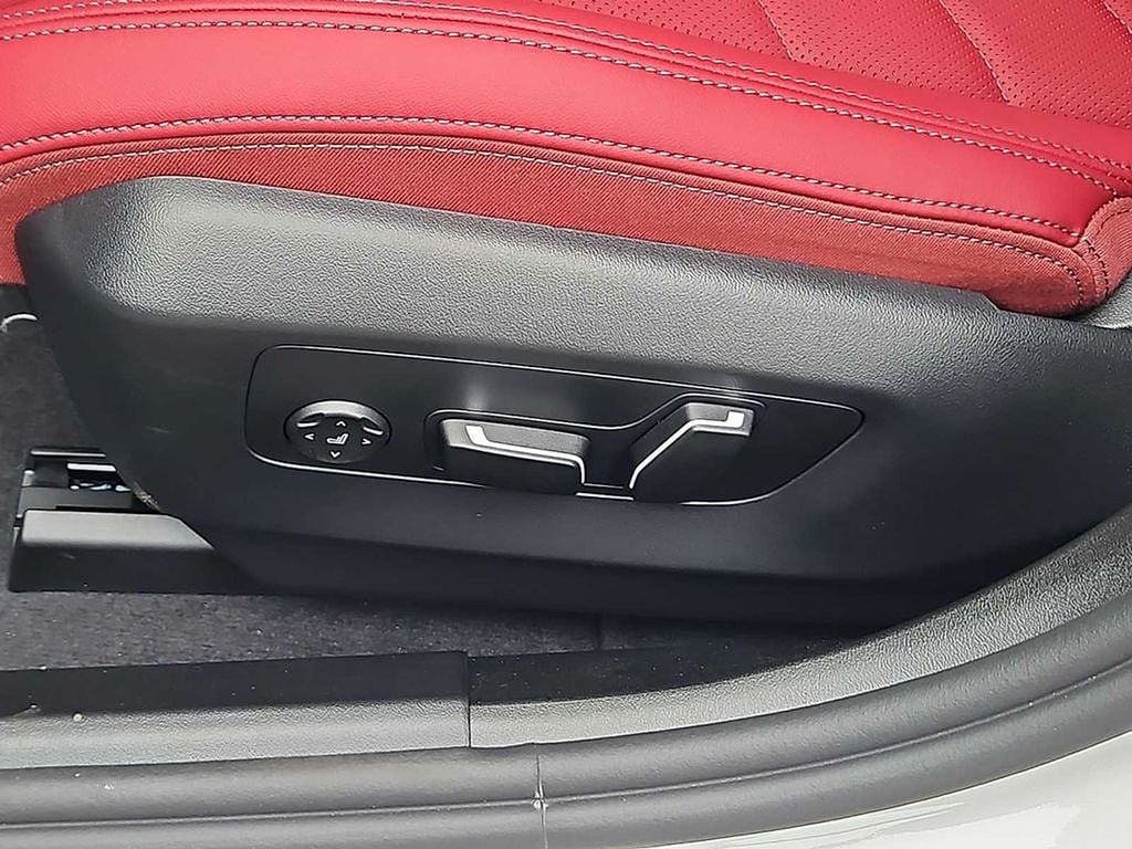 Thumbnail: 2026 BMW 5 Series - 17