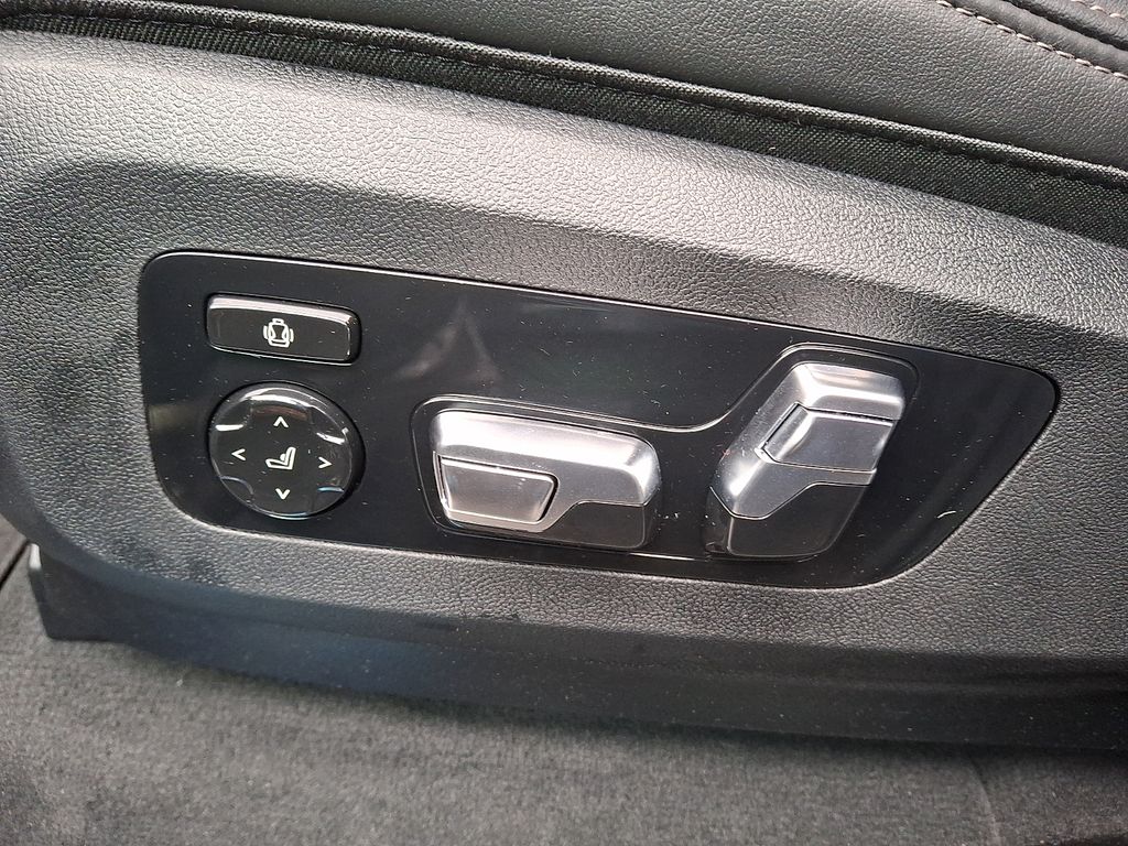 Thumbnail: 2026 BMW X5 - 10