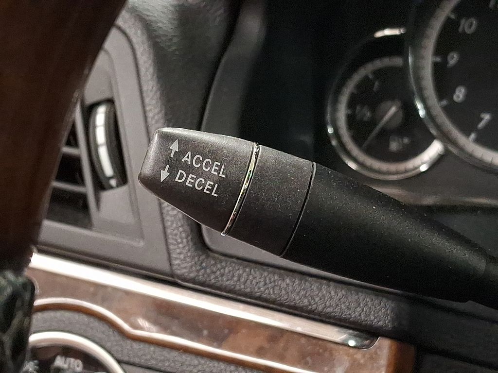 Thumbnail: 2012 Mercedes-Benz E-Class - 17