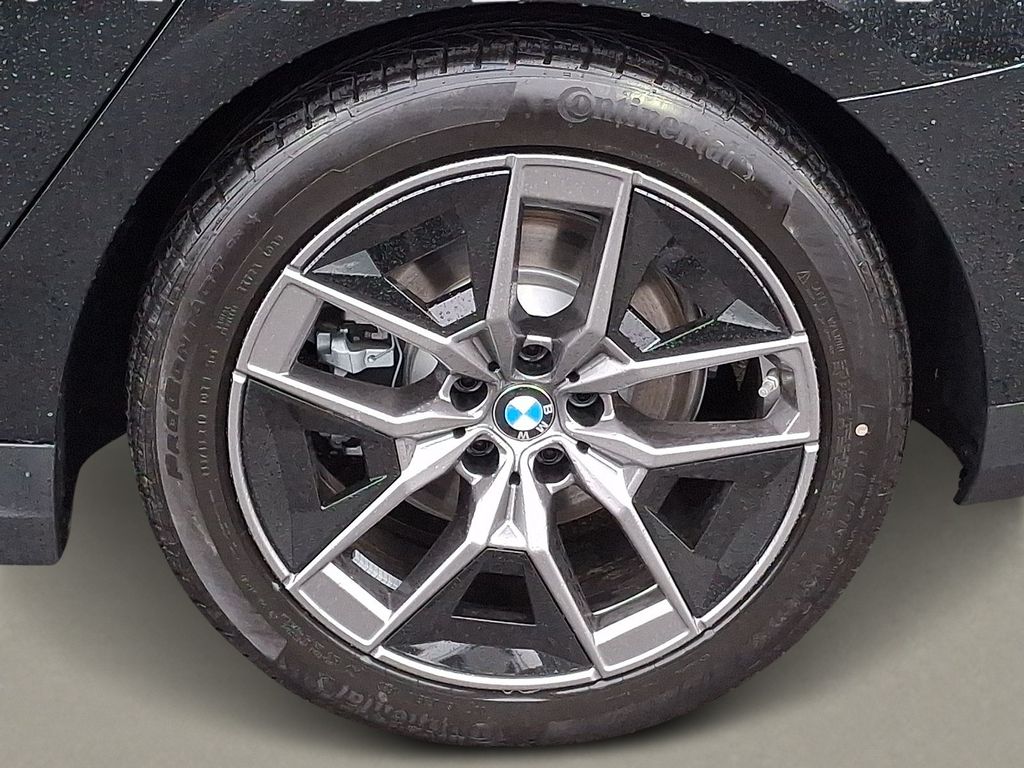 Thumbnail: 2027 BMW 5 Series - 4