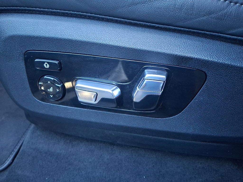 Thumbnail: 2023 BMW X7 - 10