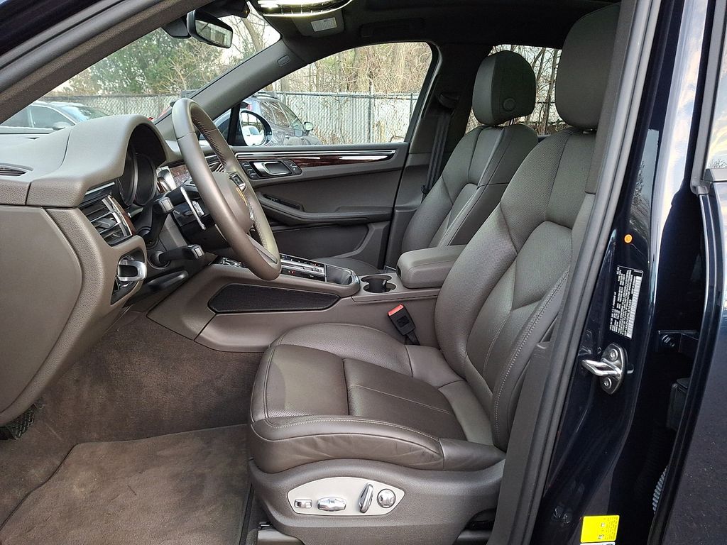 Thumbnail: 2022 Porsche Macan - 10