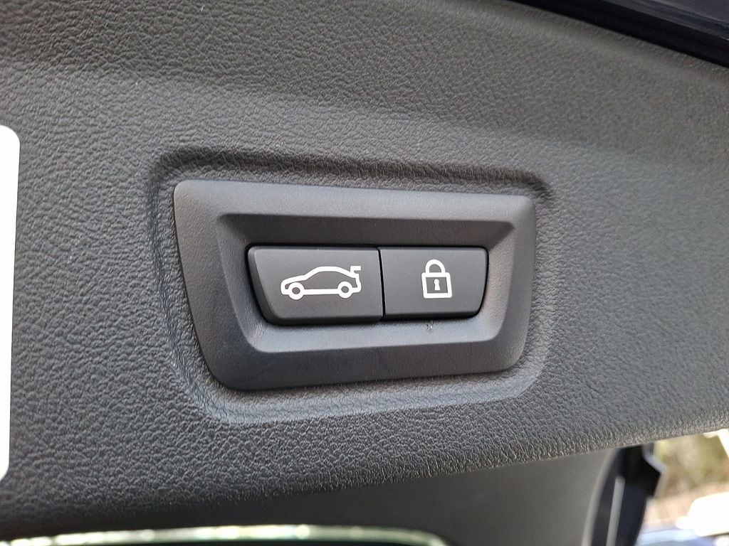 Thumbnail: 2023 BMW i4 - 27