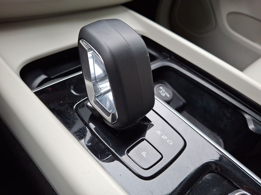 Thumbnail: 2023 Volvo XC60 - 12