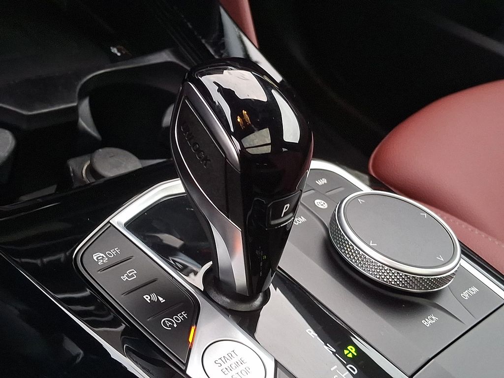 Thumbnail: 2025 BMW X4 - 13