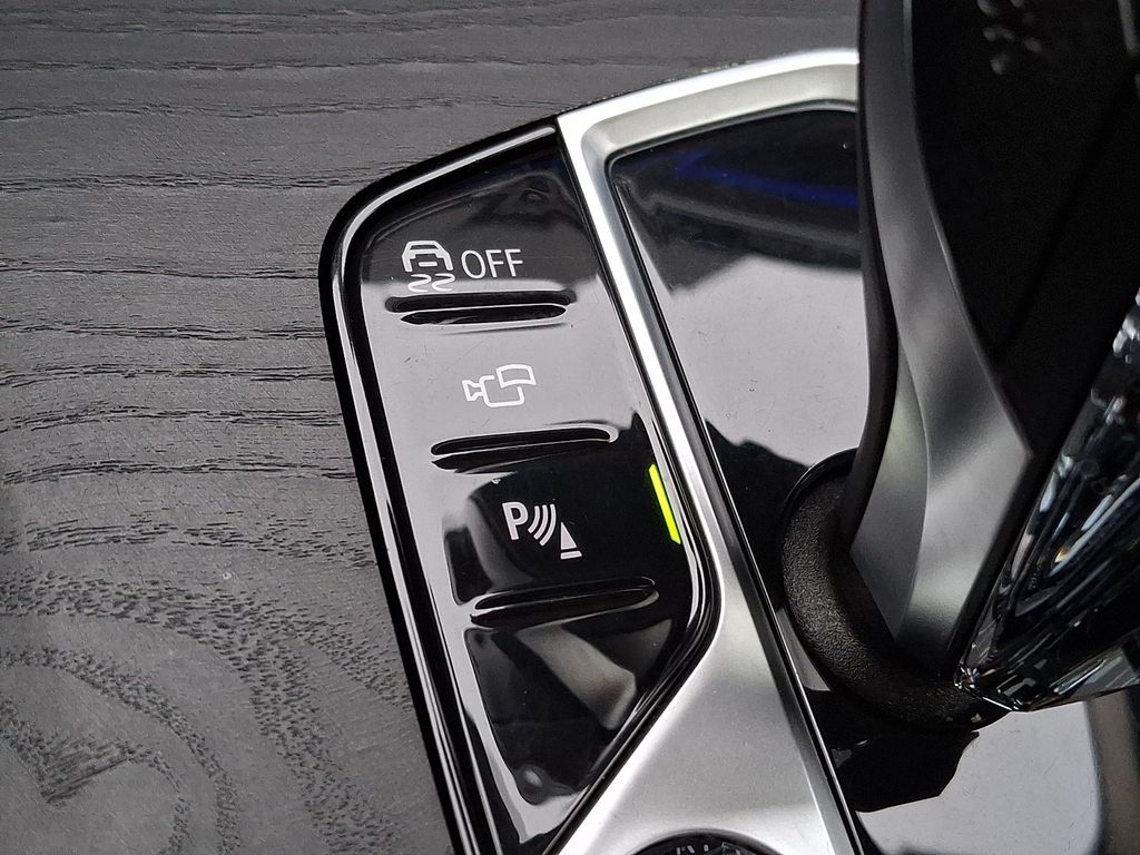 Thumbnail: 2021 BMW X7 - 21