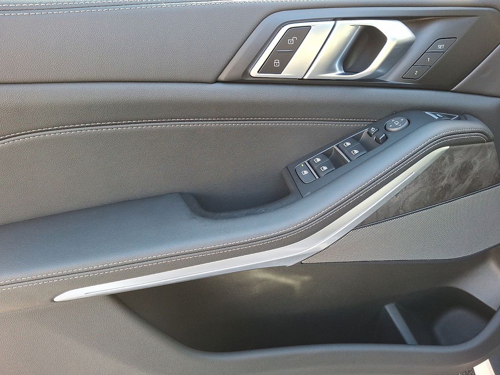 Thumbnail: 2024 BMW X5 - 8