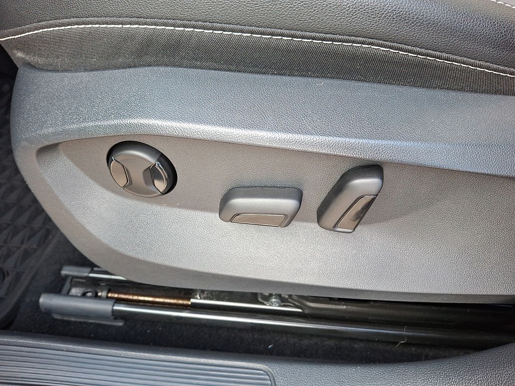 Thumbnail: 2022 Volkswagen Taos - 12