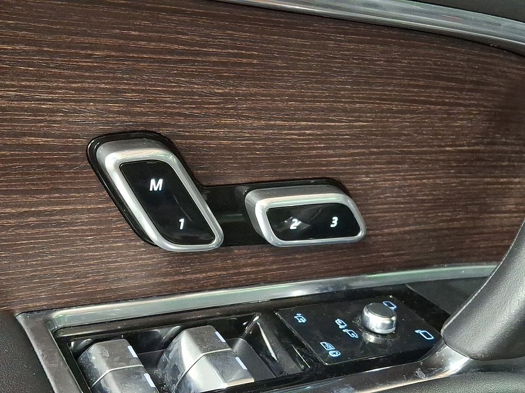 Thumbnail: 2023 Land Rover Range Rover - 20