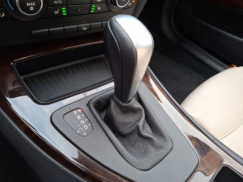 Thumbnail: 2011 BMW 3 Series - 12