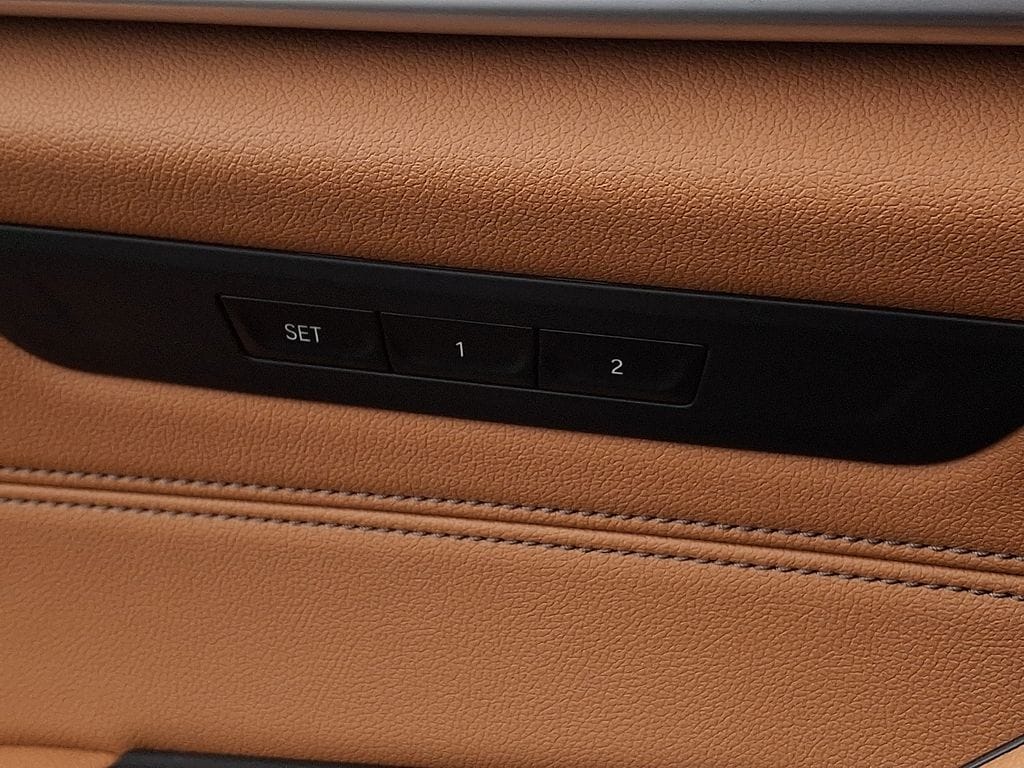 Thumbnail: 2023 BMW 5 Series - 25