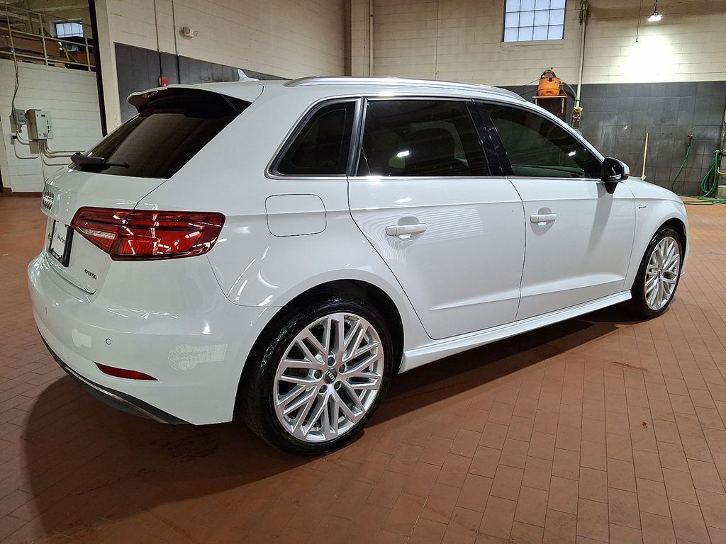 Thumbnail: 2018 Audi A3 e-tron - 23