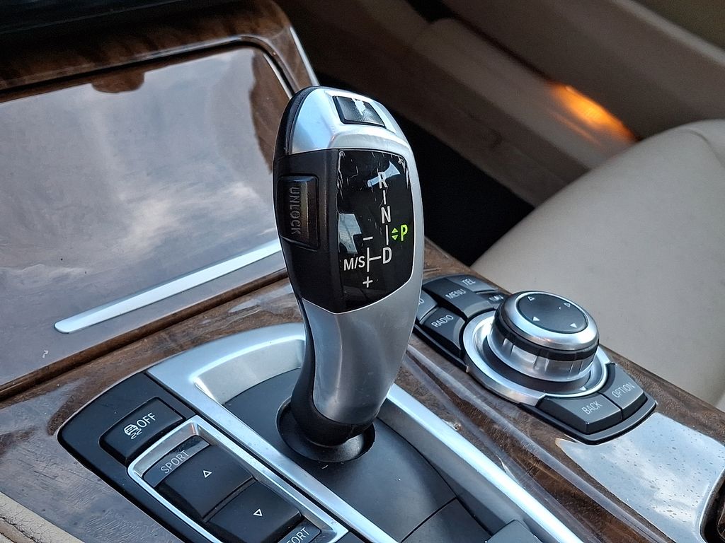 Thumbnail: 2012 BMW 5 Series - 12