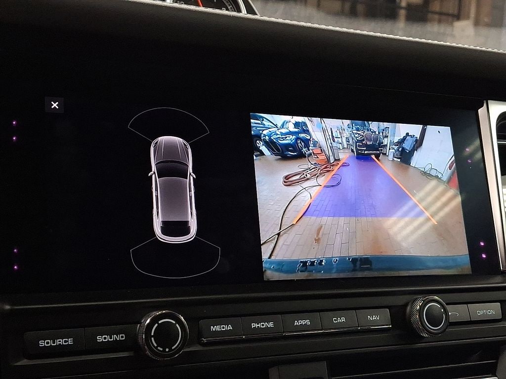 Thumbnail: 2021 Porsche Macan - 13