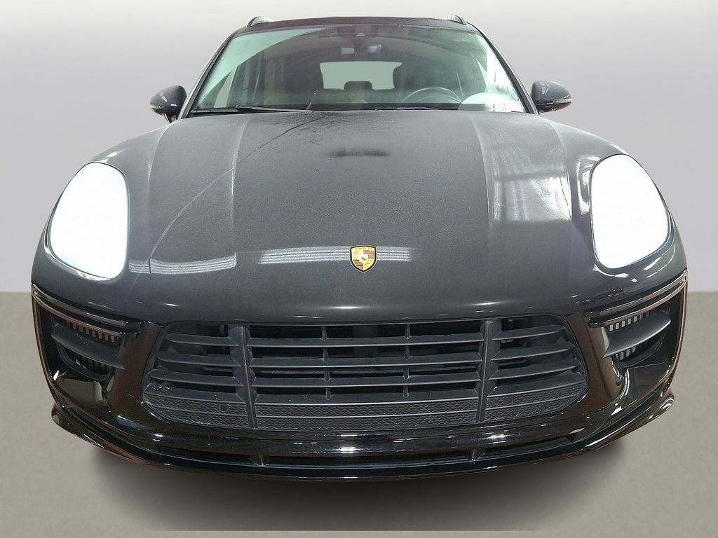 2021 Porsche Macan Turbo photo 2