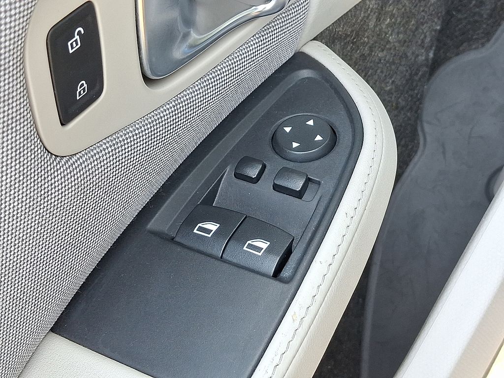 Thumbnail: 2014 BMW i3 - 25
