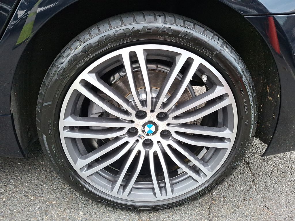 Thumbnail: 2018 BMW 5 Series - 6