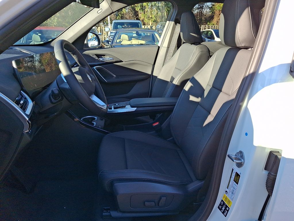 Thumbnail: 2023 BMW X1 - 10