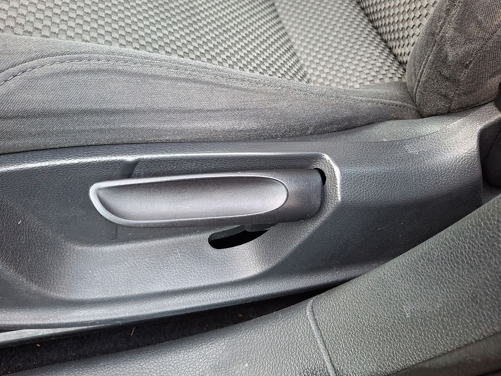 Thumbnail: 2012 Volkswagen Jetta - 11