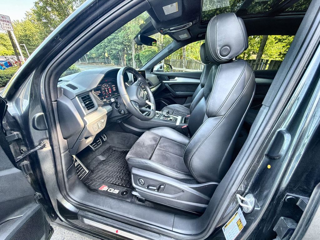 Thumbnail: 2018 Audi SQ5 - 10