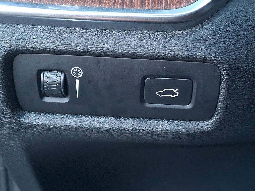 Thumbnail: 2019 Volvo S60 - 21