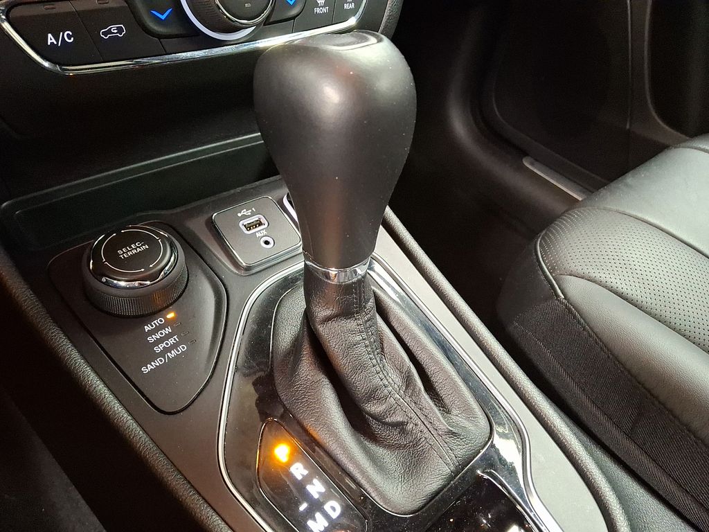 Thumbnail: 2021 Jeep Cherokee - 12