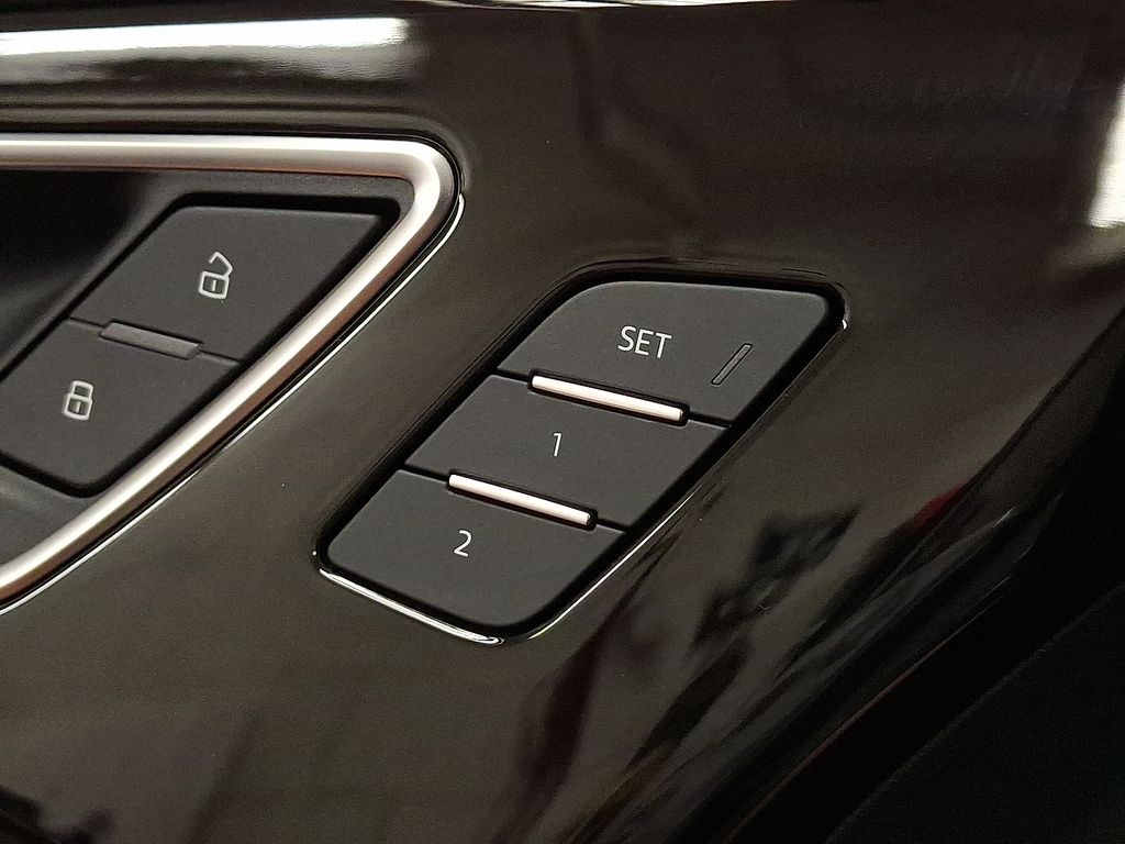 Thumbnail: 2023 Audi Q4 e-tron - 22