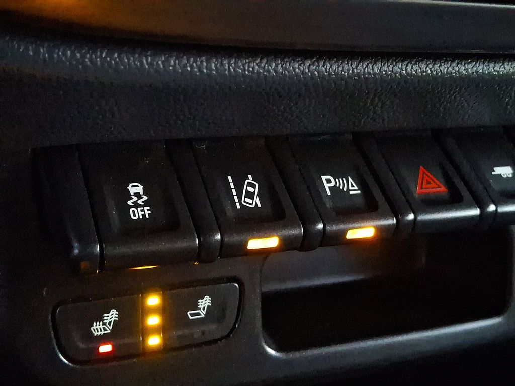 Thumbnail: 2021 Chevrolet Colorado - 21