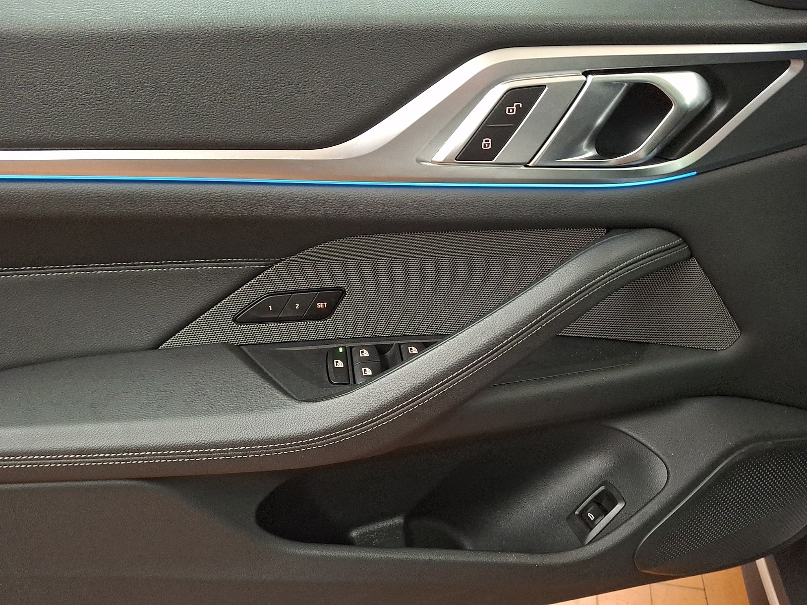 Thumbnail: 2025 BMW i4 - 8