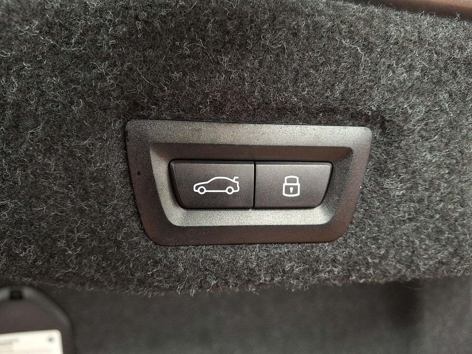 Thumbnail: 2025 BMW 5 Series - 24