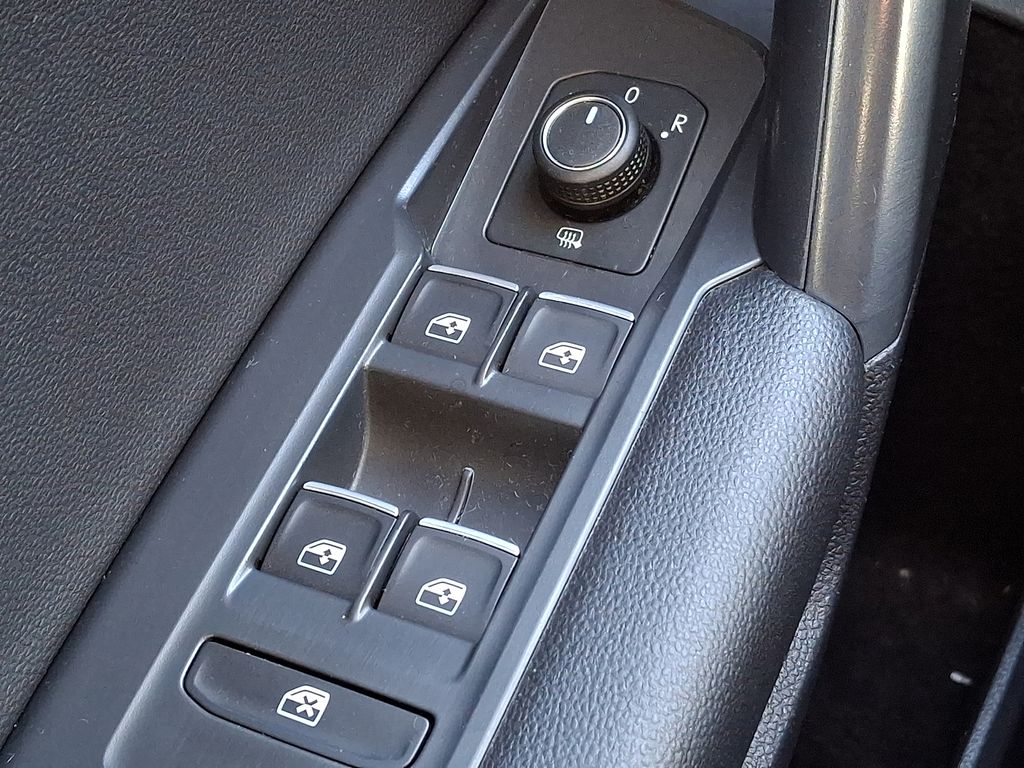 Thumbnail: 2021 Volkswagen Tiguan - 23