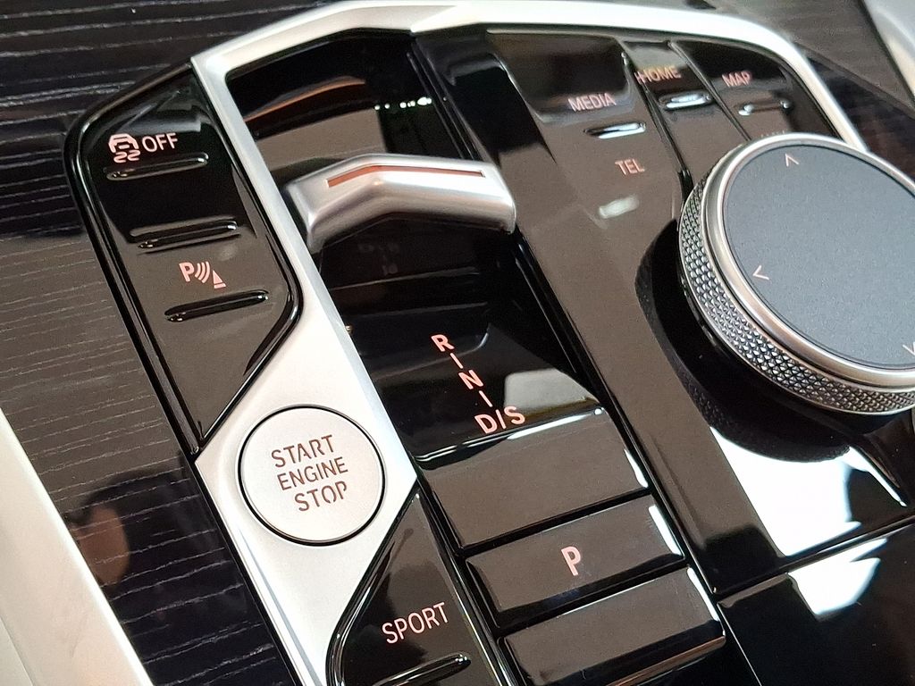 Thumbnail: 2027 BMW X6 - 7
