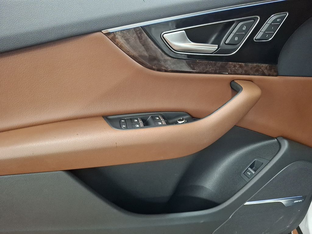 Thumbnail: 2019 Audi Q7 - 9