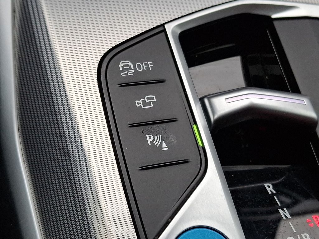 Thumbnail: 2023 BMW i4 - 21